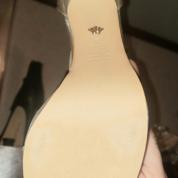 Shoes. Cream color satin Nina pumps - Picture 6 of 11